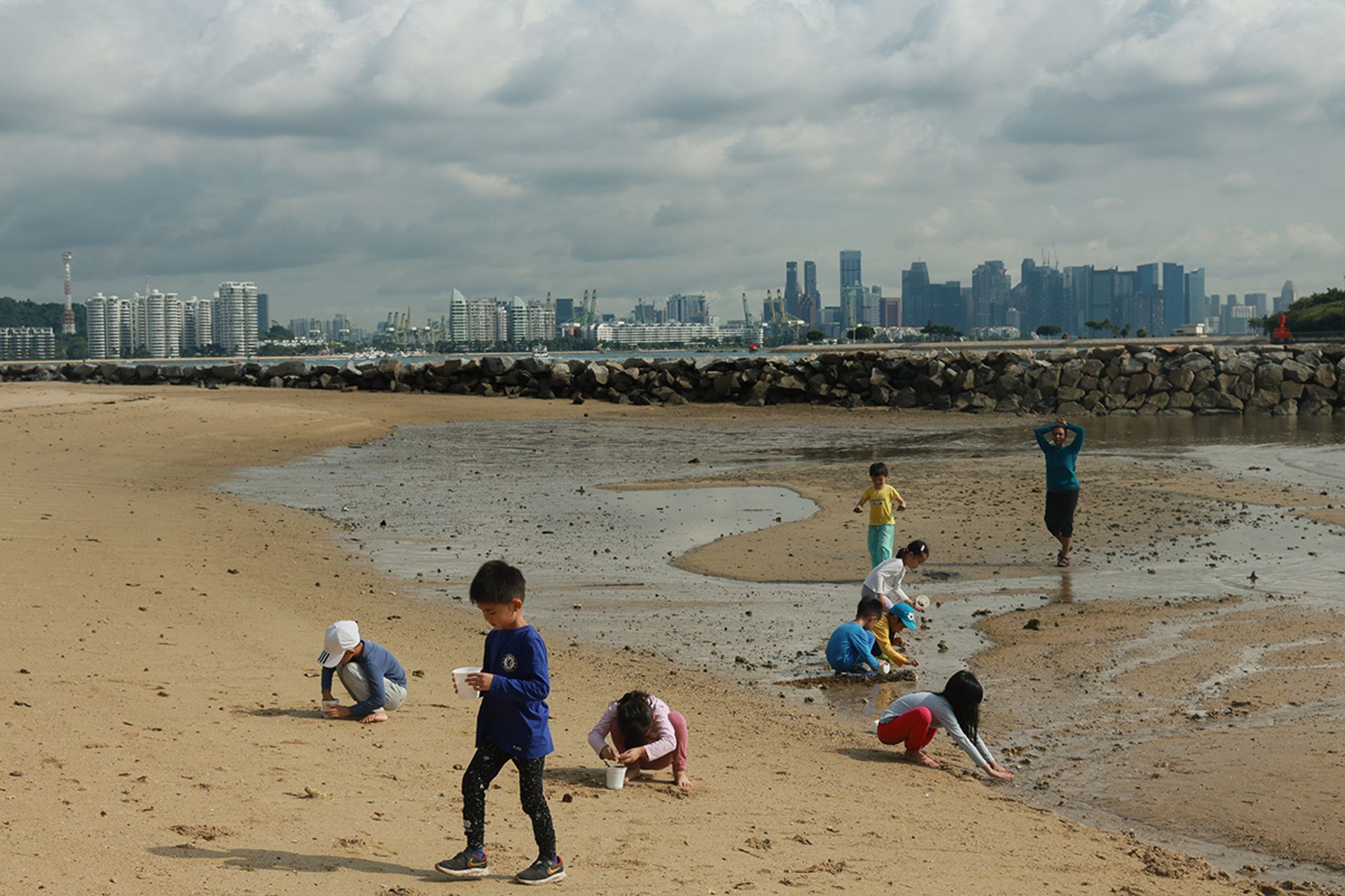 Before leaving the campsite, the children engage in sand play by the beach as they explore tiny crabs and other sea creatures.