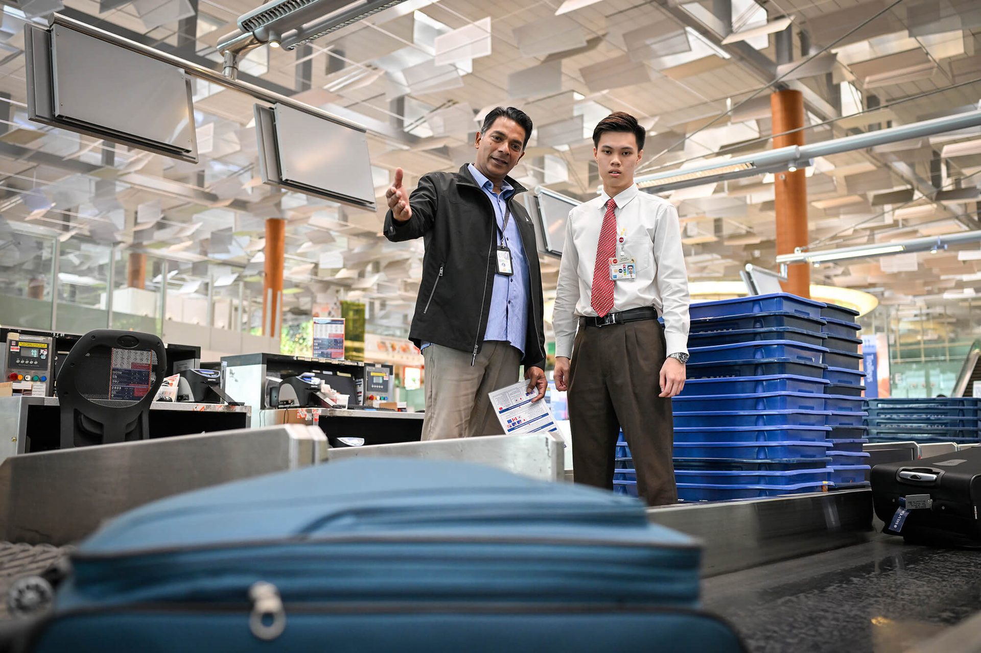 Luggage & bags, White-collar worker, Clothing, Trousers, Engineering