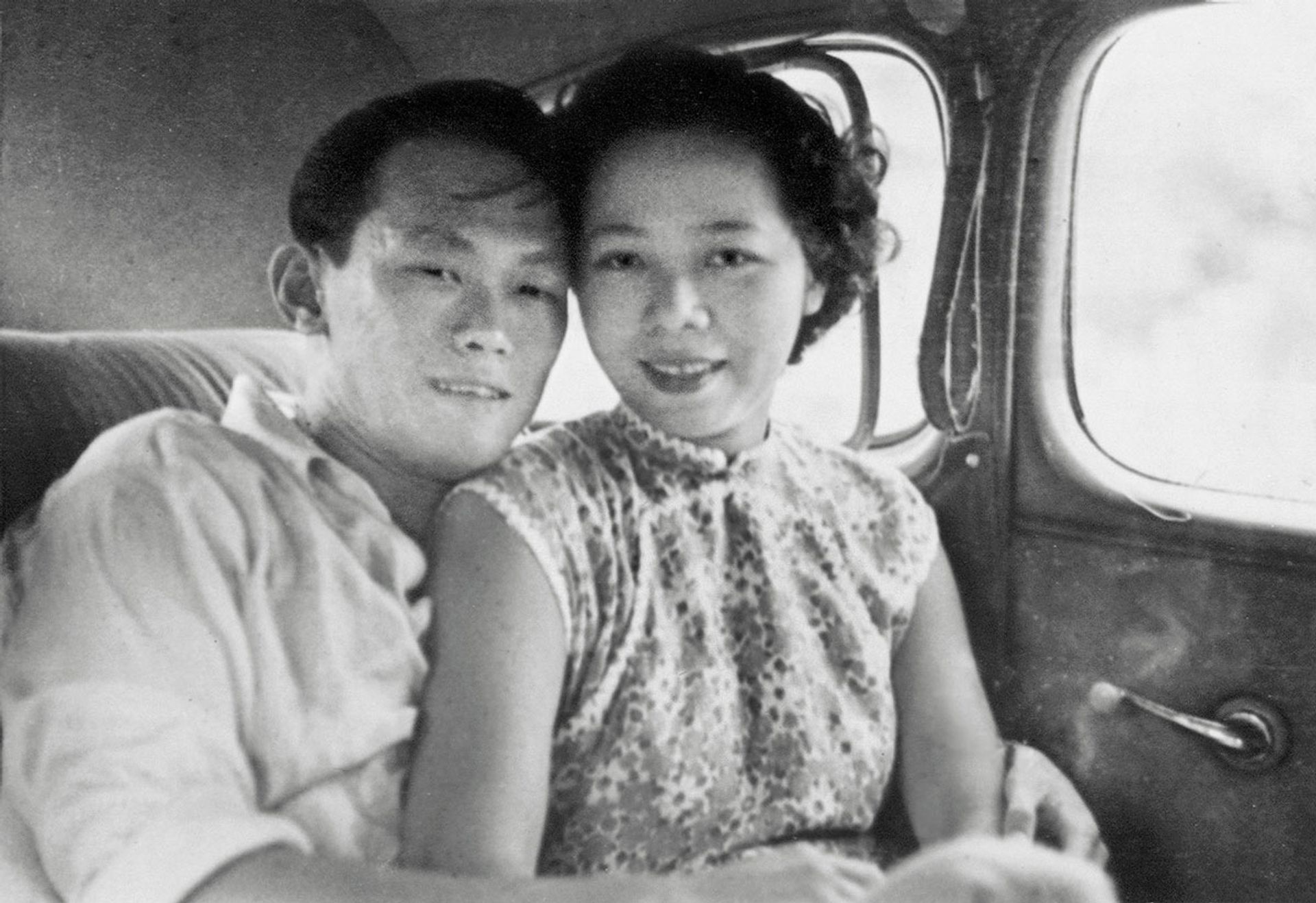 Mr Lee asked his cousin Harold Liem to take photos of him and Ms Kwa together on Sept 5, 1946, in anticipation of the three years the couple would be apart while he studied law in England and she remained in Singapore. Source: Lee Kuan Yew