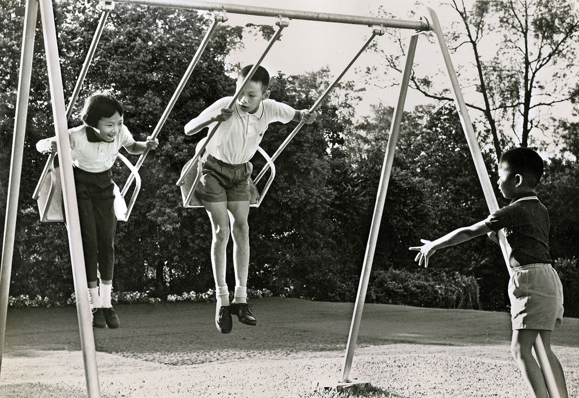 Wei Ling, Hsien Loong and Hsien Yang having fun on the lawn beside Sri Temasek, the official residence of the prime minister at the Istana, where the children played daily. Source: Lee Kuan Yew