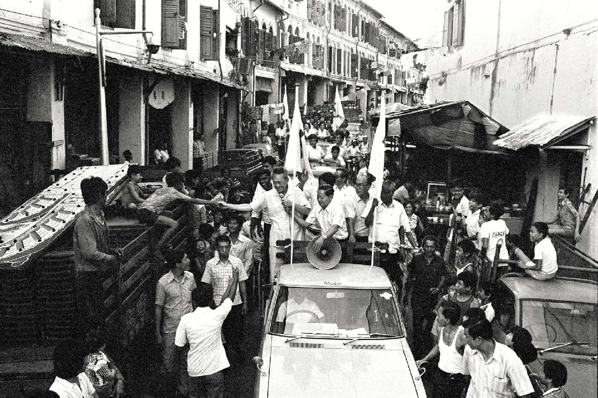 Tanjong Pagar residents reaching out to congratulate Mr Lee (shaking boy’s hand) during his victory parade on Dec 24, 1976. He won 89 per cent of the vote in the general election that year. ST Photo: Francis Ong