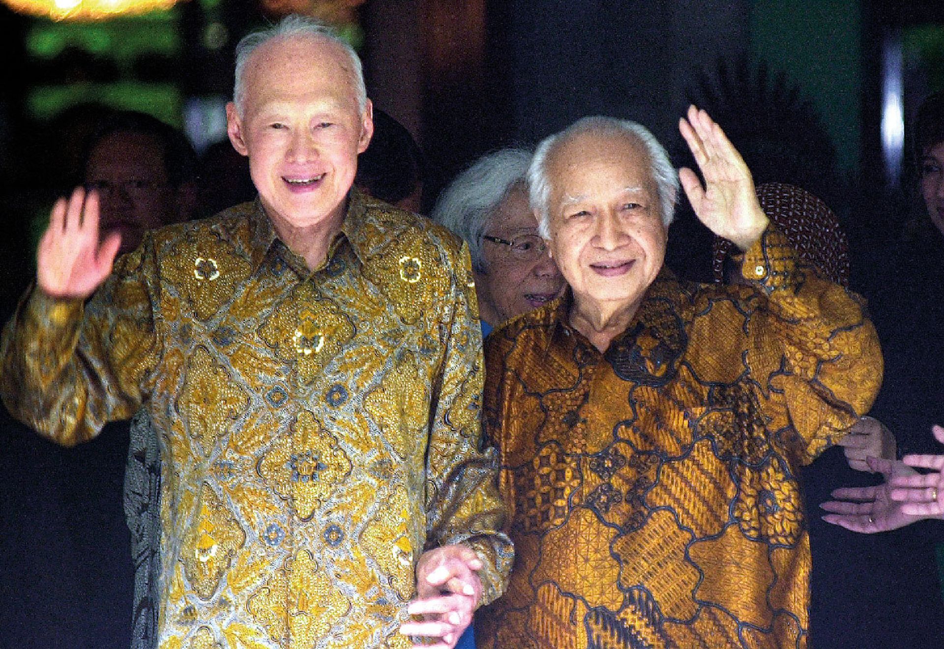 Mr Lee with former Indonesian president Suharto at his Jakarta residence on Feb 22, 2006. The two shared a close friendship spanning 40 years, and their annual “four-eye” meetings forged political stability between Singapore and Indonesia. Mr Lee was the first foreign leader to visit Mr Suharto in hospital before his death on Jan 27, 2008. Photo: Agence France-Presse