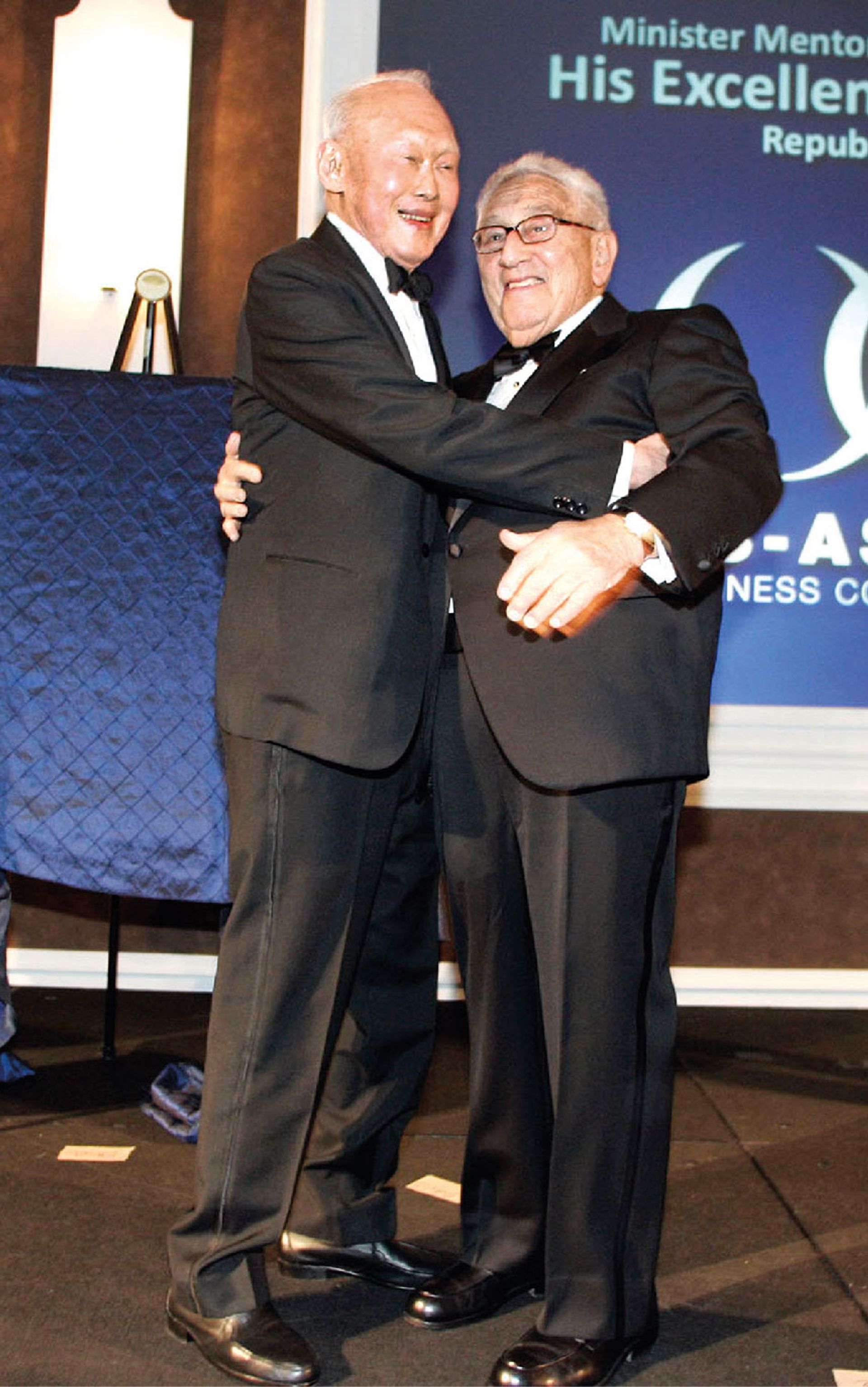 Dr Henry Kissinger giving Mr Lee a hug just before the latter received a lifetime achievement award from the US-Asean Business Council, which aims to foster ties between the United States and Asean, in Washington on Oct 27, 2009. Dr Kissinger paid tribute to Mr Lee after the latter’s death in a piece in The Washington Post, titled “The World Will Miss Lee Kuan Yew”. In this eulogy, he reminisced about his old friend: “Lee Kuan Yew was a great man. And he was a close personal friend, a fact that I consider one of the great blessings of my life. A world needing to distil order from incipient chaos will miss his leadership.” ST Photo: Chua Chin Hon
