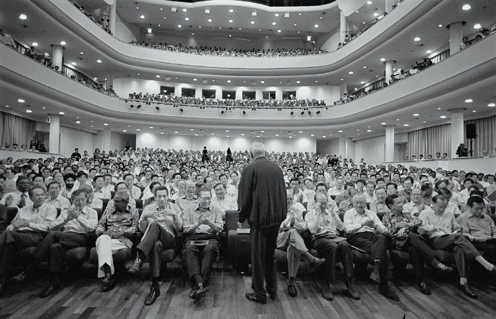Greeting the 1,500-strong crowd at the National University of Singapore’s University Cultural Centre before the annual National Day Rally speech was delivered by Prime Minister Goh Chok Tong on Aug 19, 2001. ST Photo: George Gascon