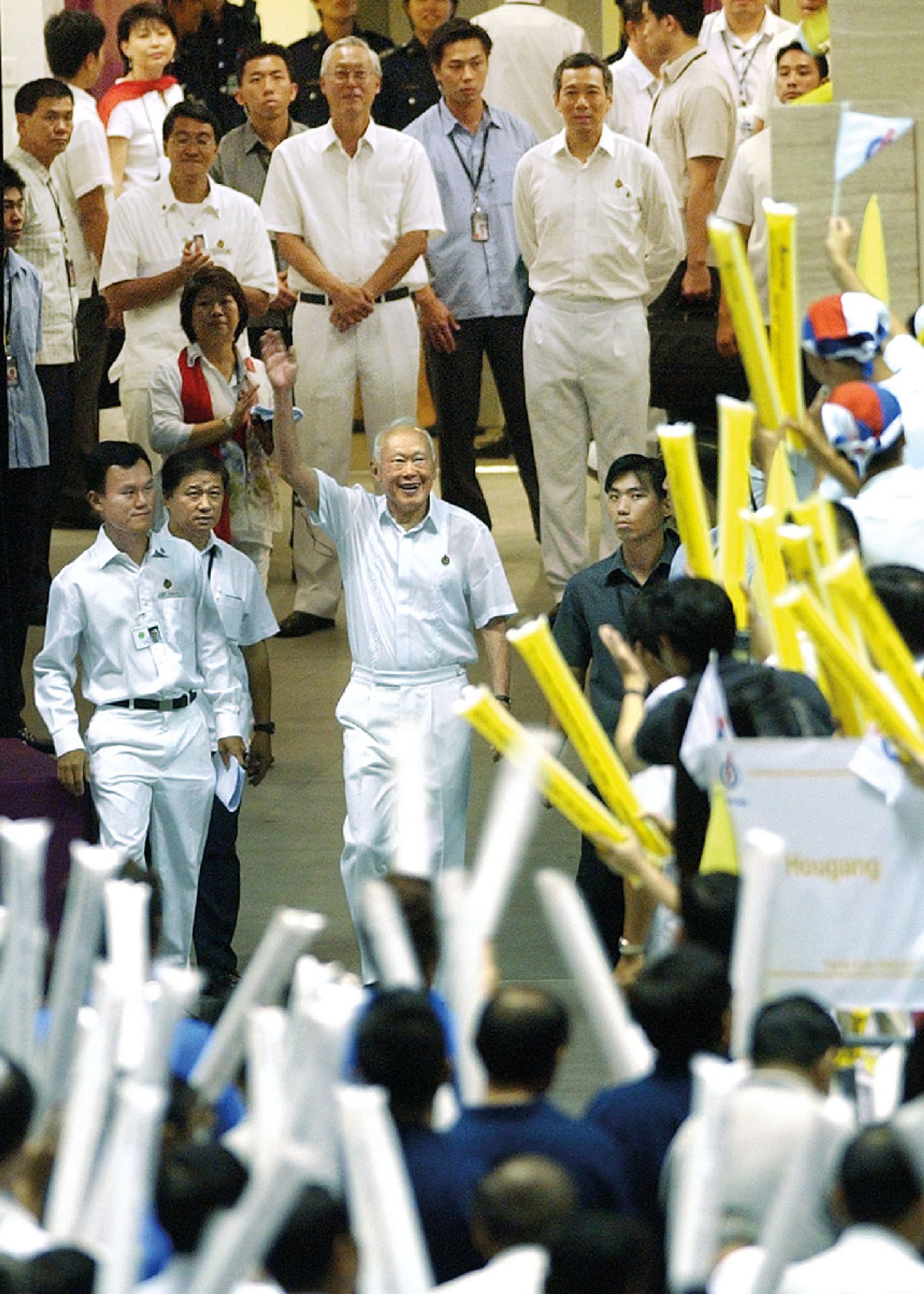Mr Lee waving to the audience upon arriving at the People’s Action Party’s 50th anniversary conference on Dec 5, 2004. ST Photo: Desmond Wee