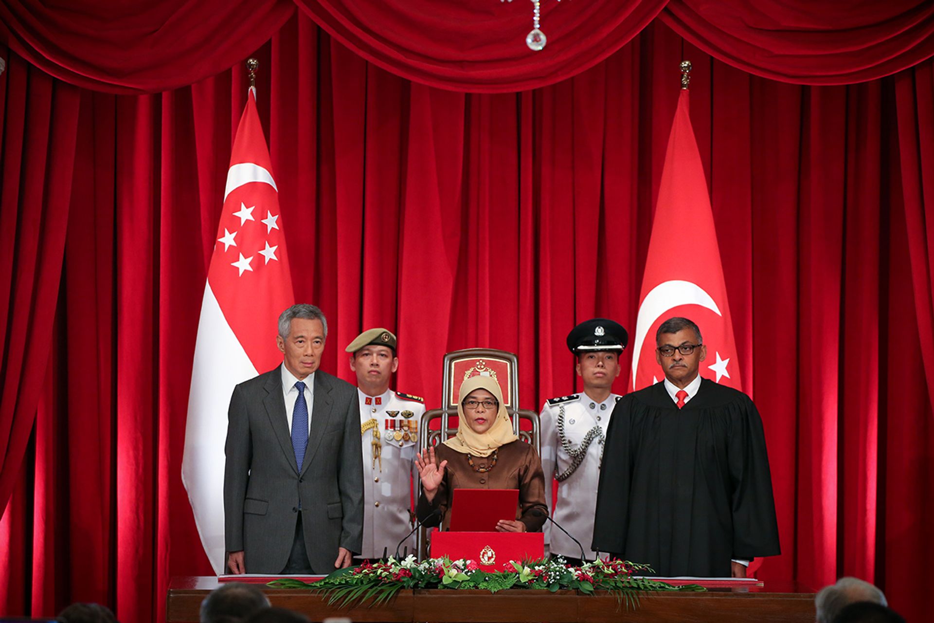 Madam Halimah Yacob, flanked by Prime Minister Lee Hsien Loong (left) and Chief Justice Sundaresh Menon, being sworn in at her inauguration as the eighth president of Singapore at the Istana on Sept 14, 2017. ST PHOTO: ONG WEE JIN