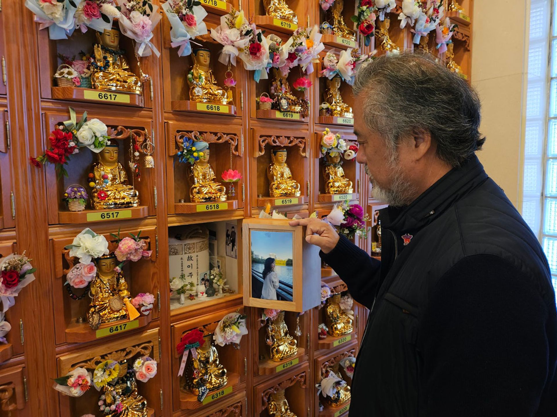 Mr Lee Jung-min visits the niche of his daughter, Ms Lee Joo-young, every Sunday with his family, her fiance, Mr Seo Byeong-woo, and his family. PHOTO: LEE JUNG-MIN