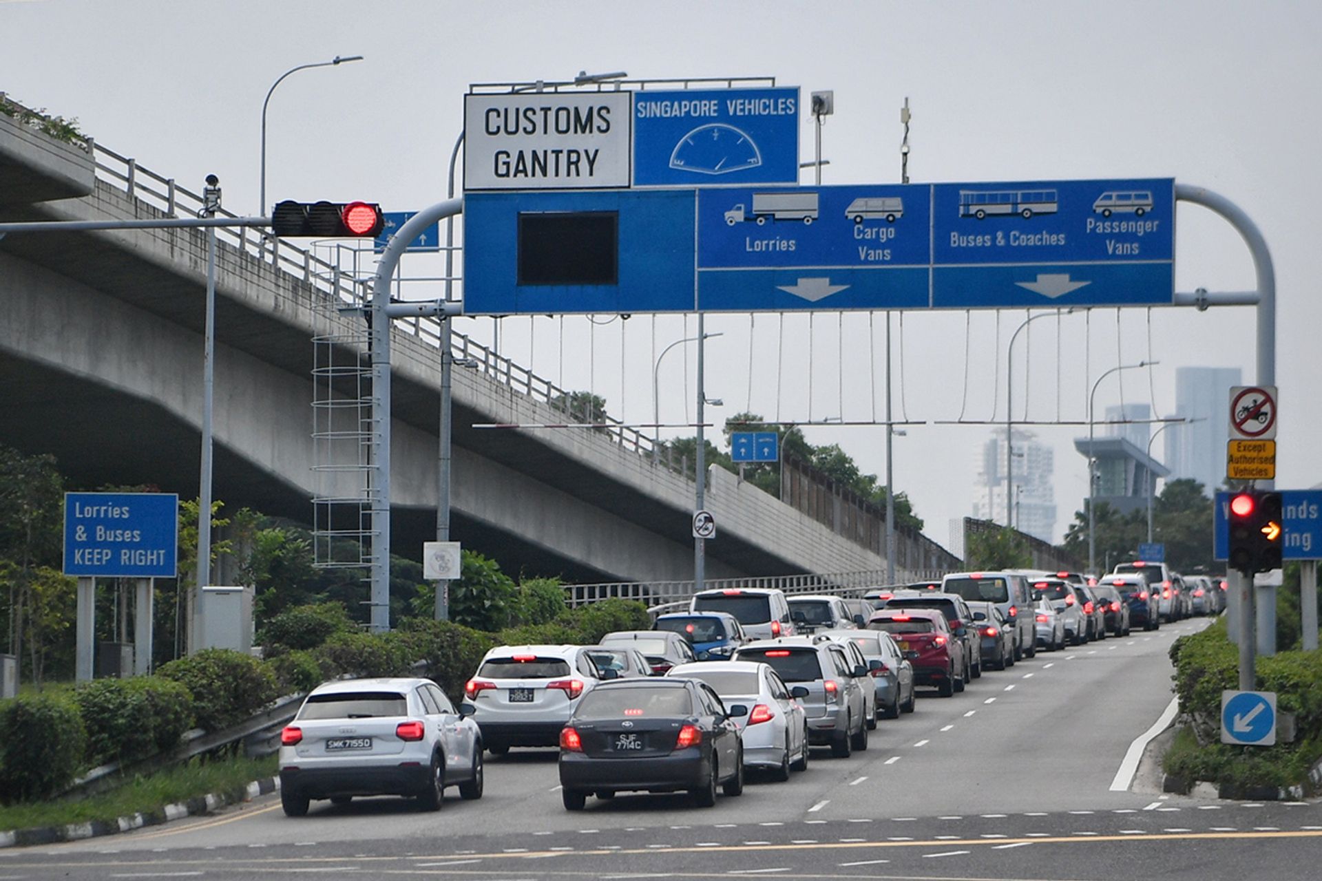 Traffic at Woodlands Checkpoint. ST FILE PHOTO: ARIFFIN JAMAR