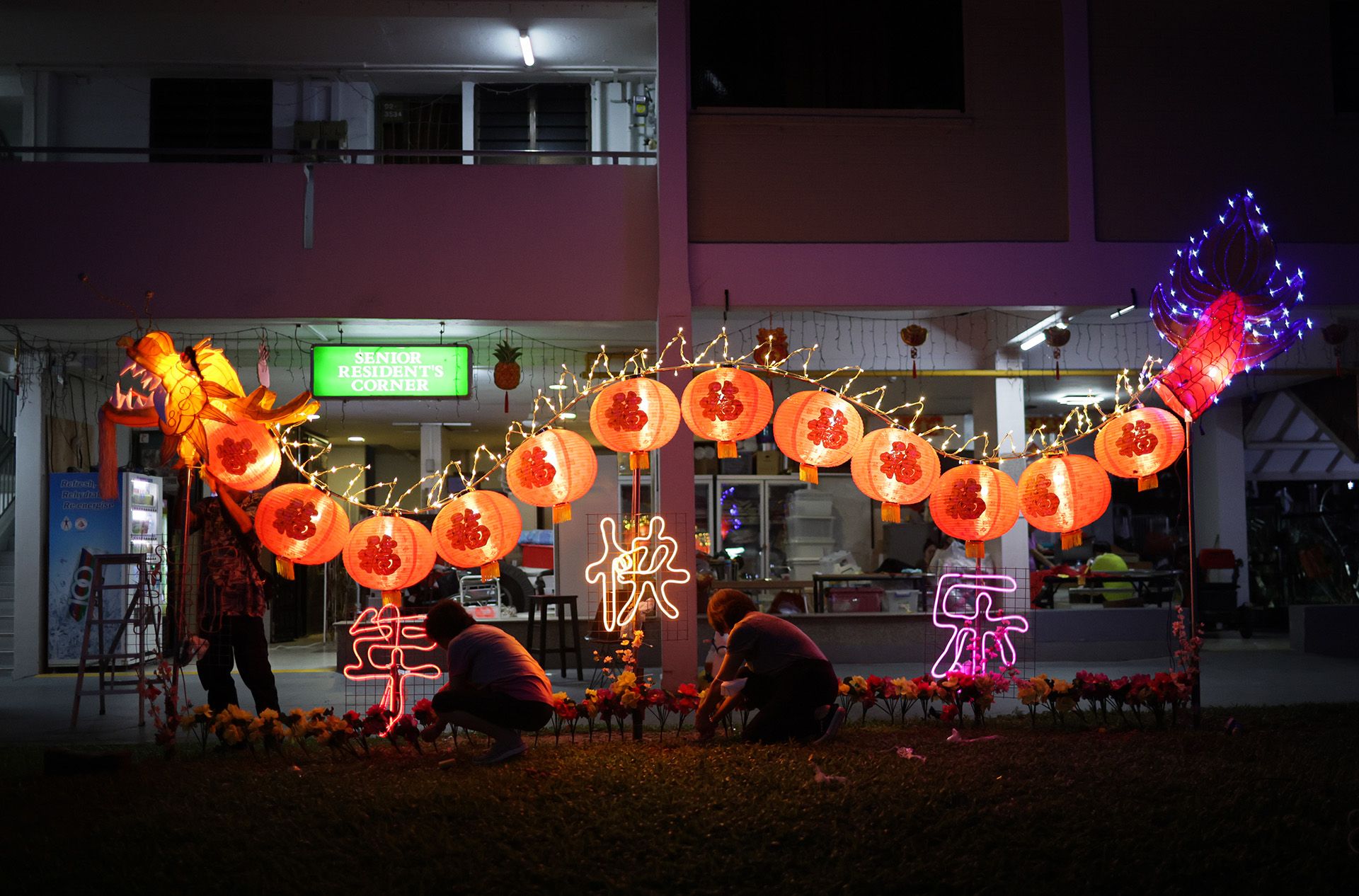 A luminous dragon graces the foot of Block 702 Bedok Reservoir Road. Forty residents led by Madam Sandy Goh toiled for three weeks, dedicating two to three hours a day to complete the dragon on Jan 28. ST PHOTO: GIN TAY