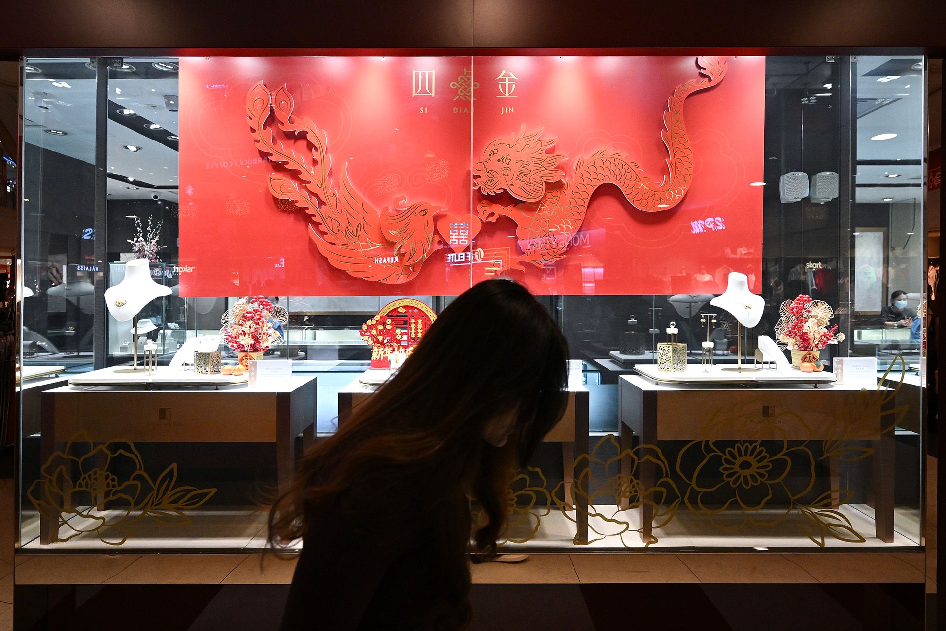 A phoenix and dragon, symbolising a harmonious pairing, adorn a wedding jewellery display at Poh Heng jewellery store in Hougang Mall. ST PHOTO: LIM YAOHUI