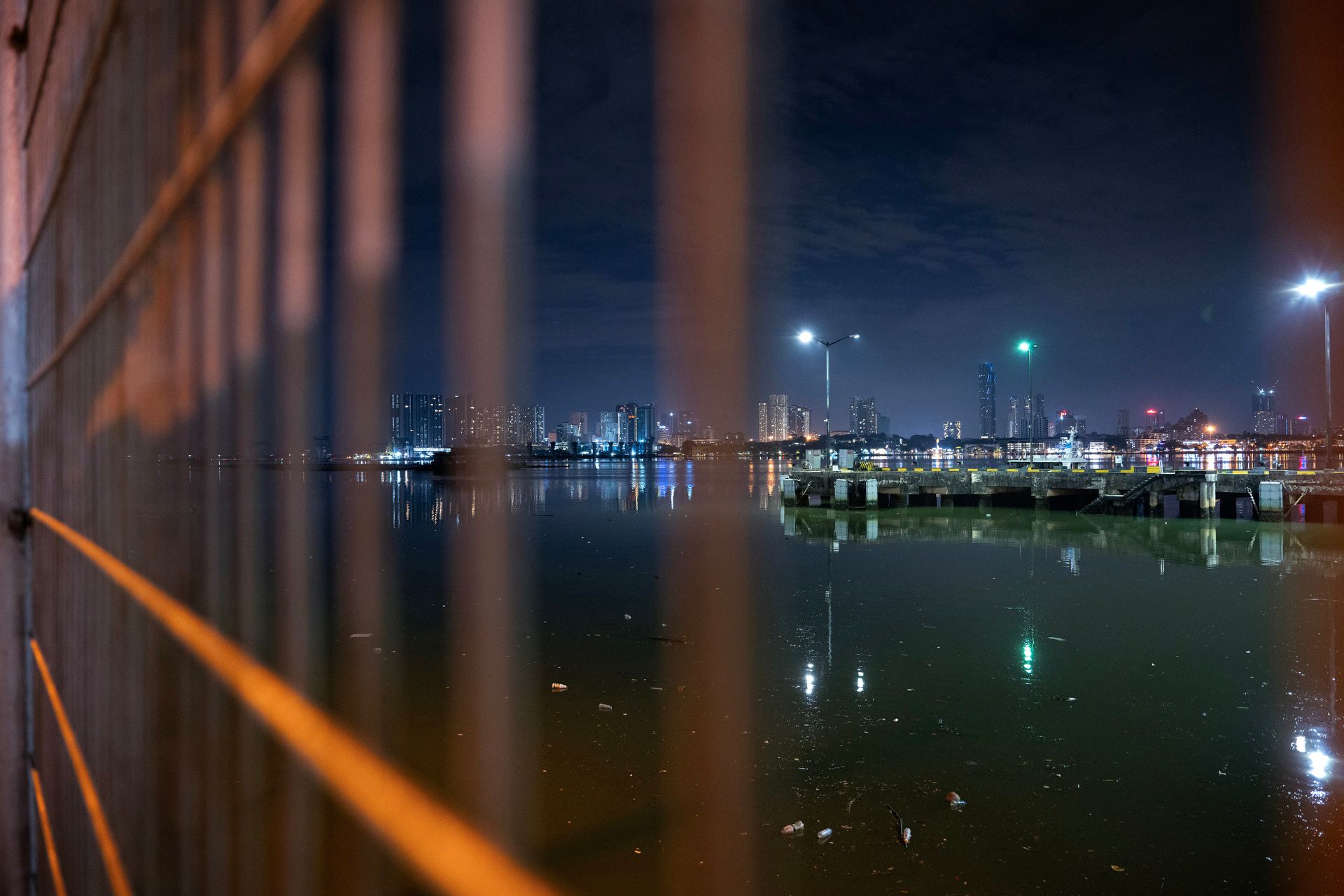 In 1997, Senoko’s 180m-long jetty used to see between 100 and 200 local fishing vessels dropping off their catches. However, the last trawlers to operate there were sold off three years ago.