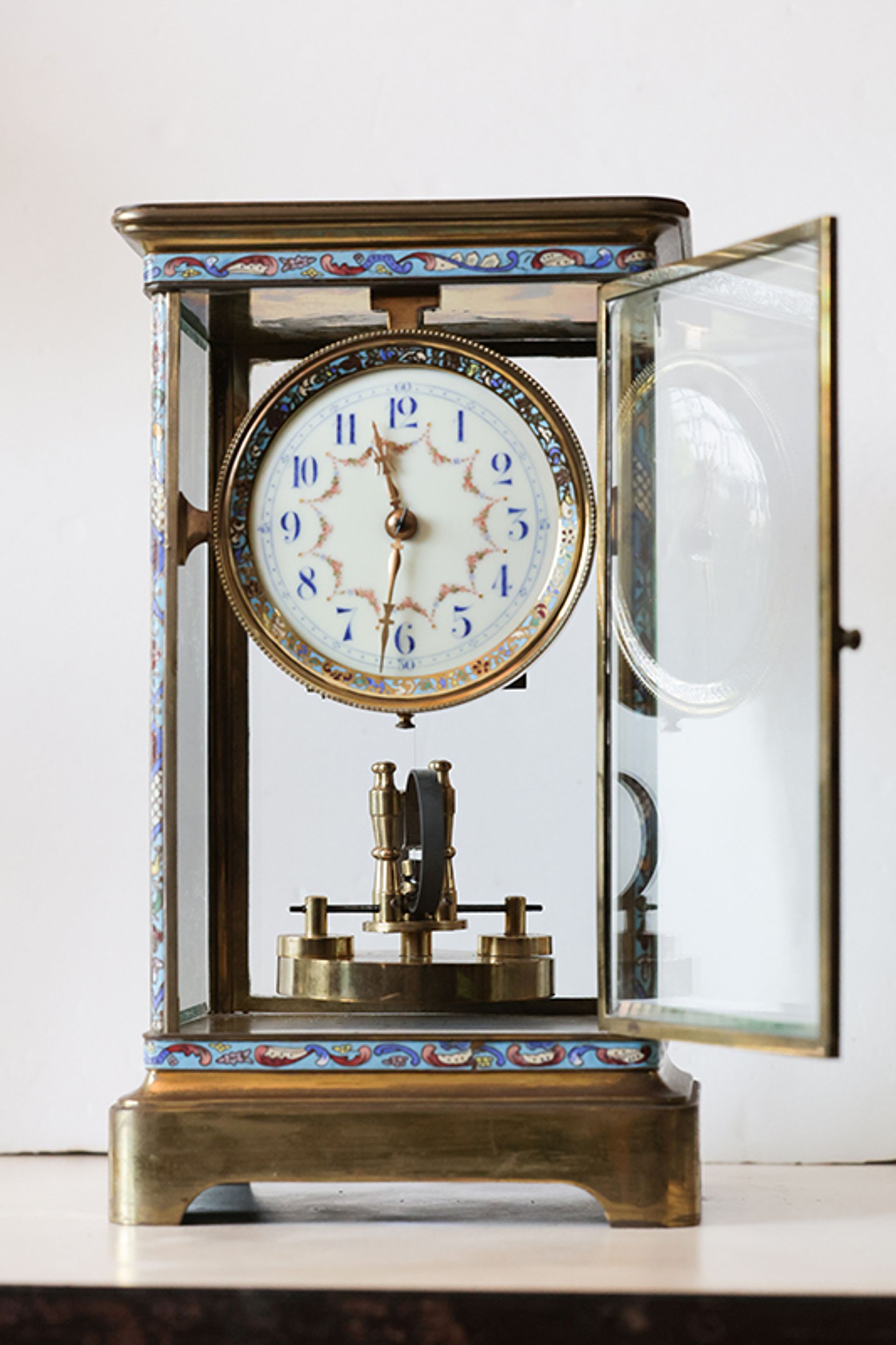 A 400-day clock made by Philipp Hauck around 1907. It is fitted with a bimetallic temperature compensating disc pendulum. The case was made in France.