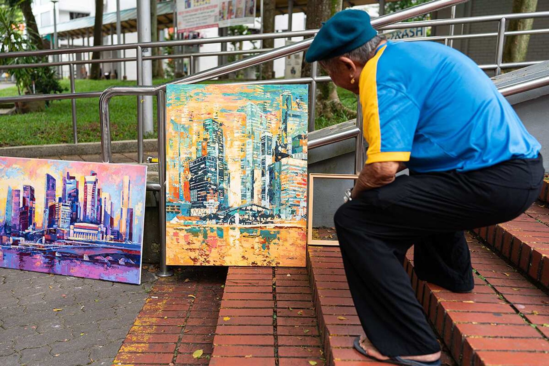Mr Loke studying the artwork of another artist at the gathering.