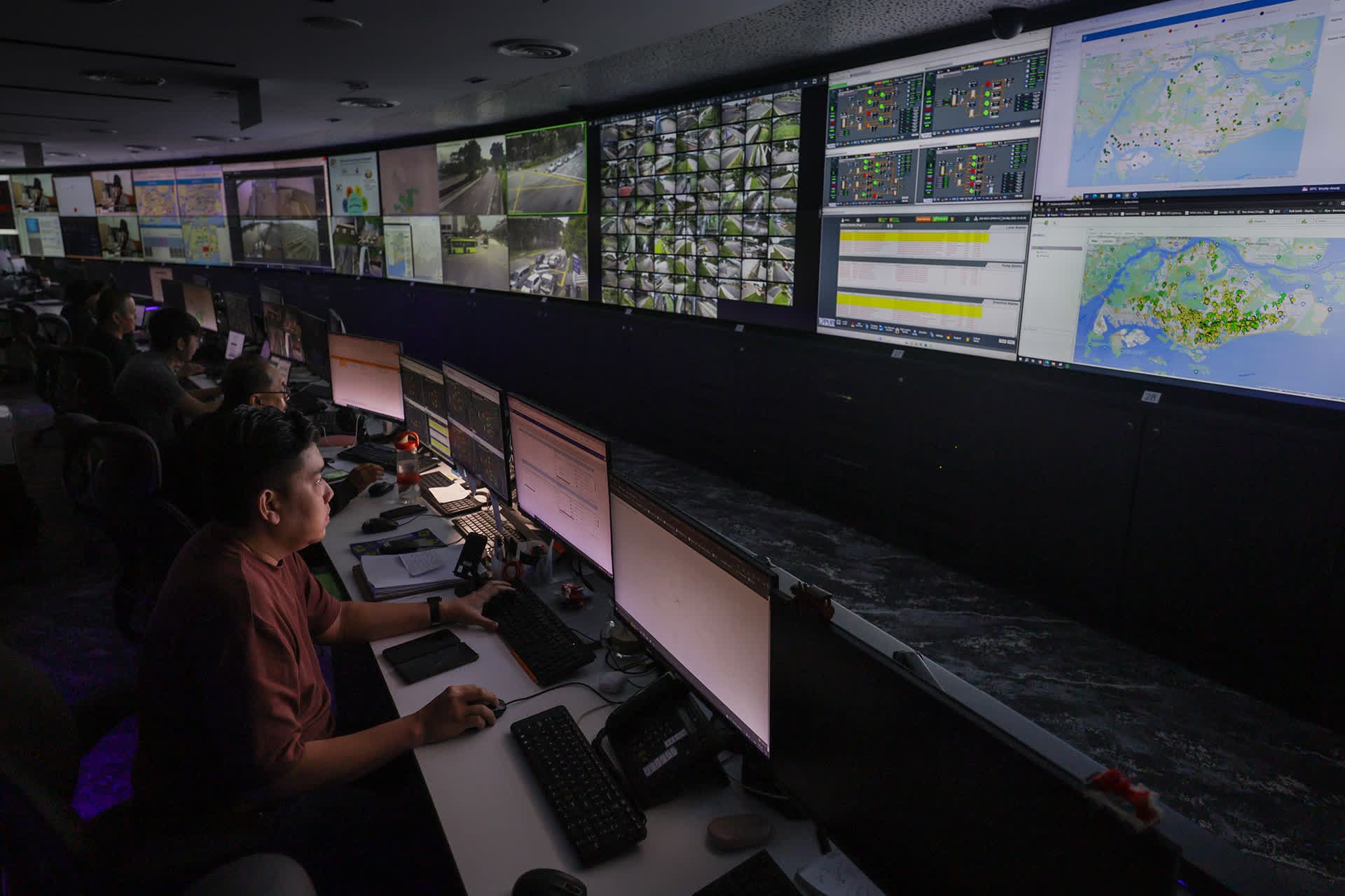 Controllers from the Water Reclamation Network Operations Centre (WRNOC) monitoring updates of possible clog or chokes from PUB’s Joint Operations Centre located in Environment Building, on May 24, 2024.