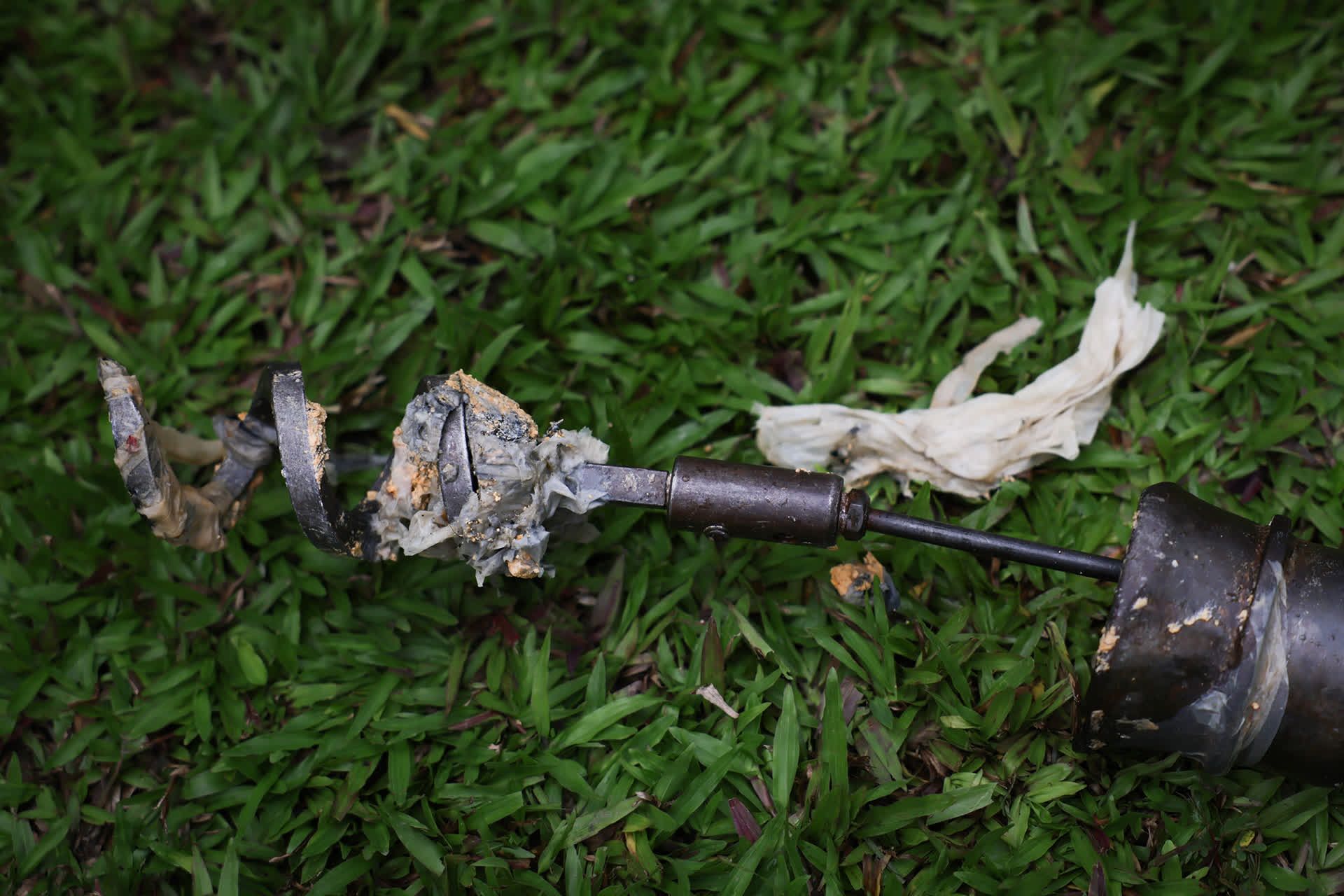 The corkscrew at the end of the rods captures the items that caused the choke.