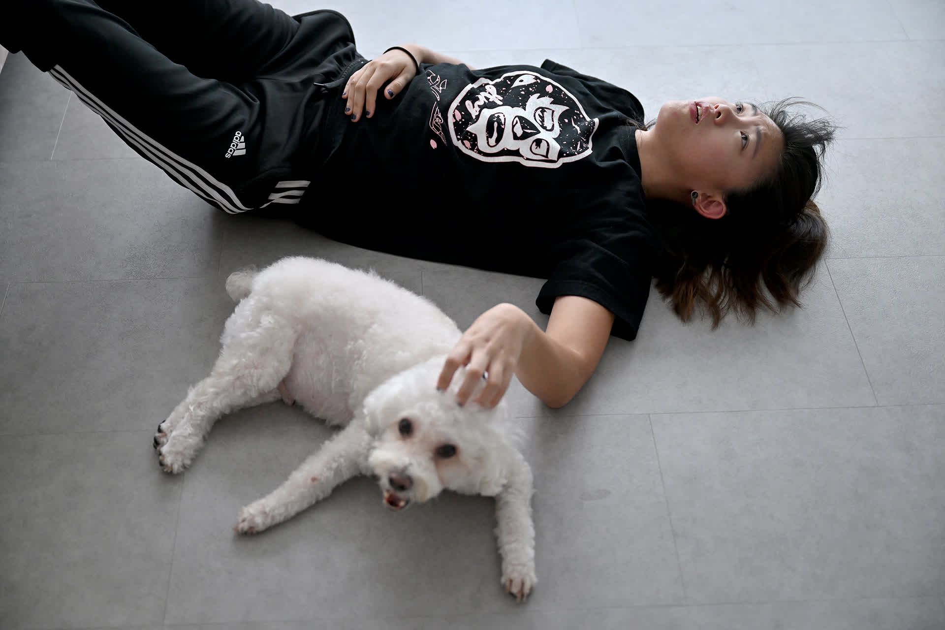 When Lee is not busy in the ring, she relaxes at home.