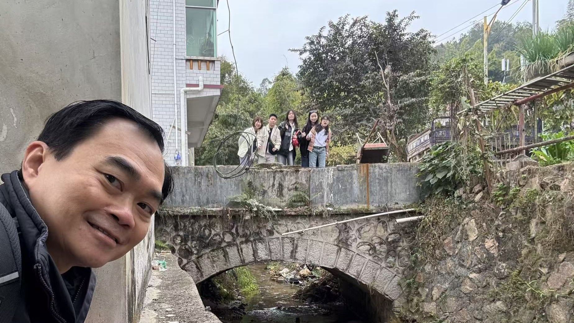 He not only found the bridge but also a distant aunt who was still living there. “I was so lucky,” he said.