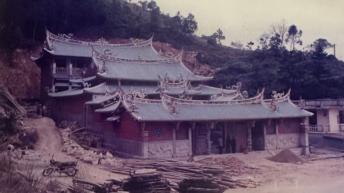 The Jiufengyan Temple in Anxi in 1989 was being rebuilt with donations from Chinese migrants, including Singaporean Aw Ban Soon’s late father.