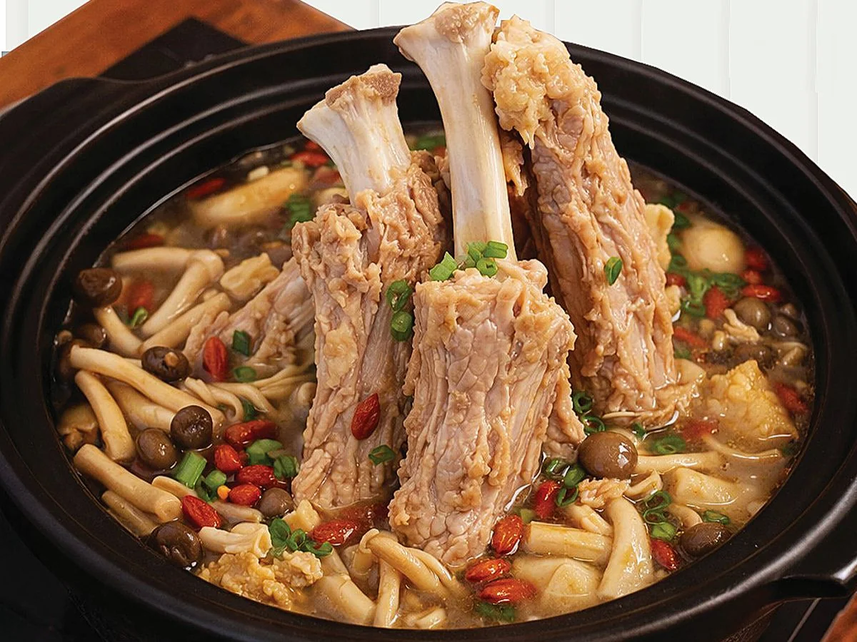 Qiji Traditional Fish Maw Soup & Minced Pork Noodles