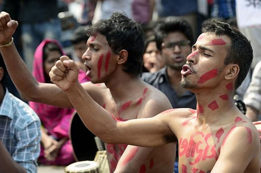 Bangladeshi social activists shout slogans during a protest against the killing of US blogger of Bangladeshi origin, Avijit Roy - founder of the Mukto-Mona (Free-mind) blog site - who was hacked to death by unidentified assailants, in Dhaka on Feb 27
